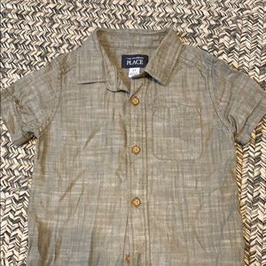 ✨Boys, dress up shirt in size 3T✨